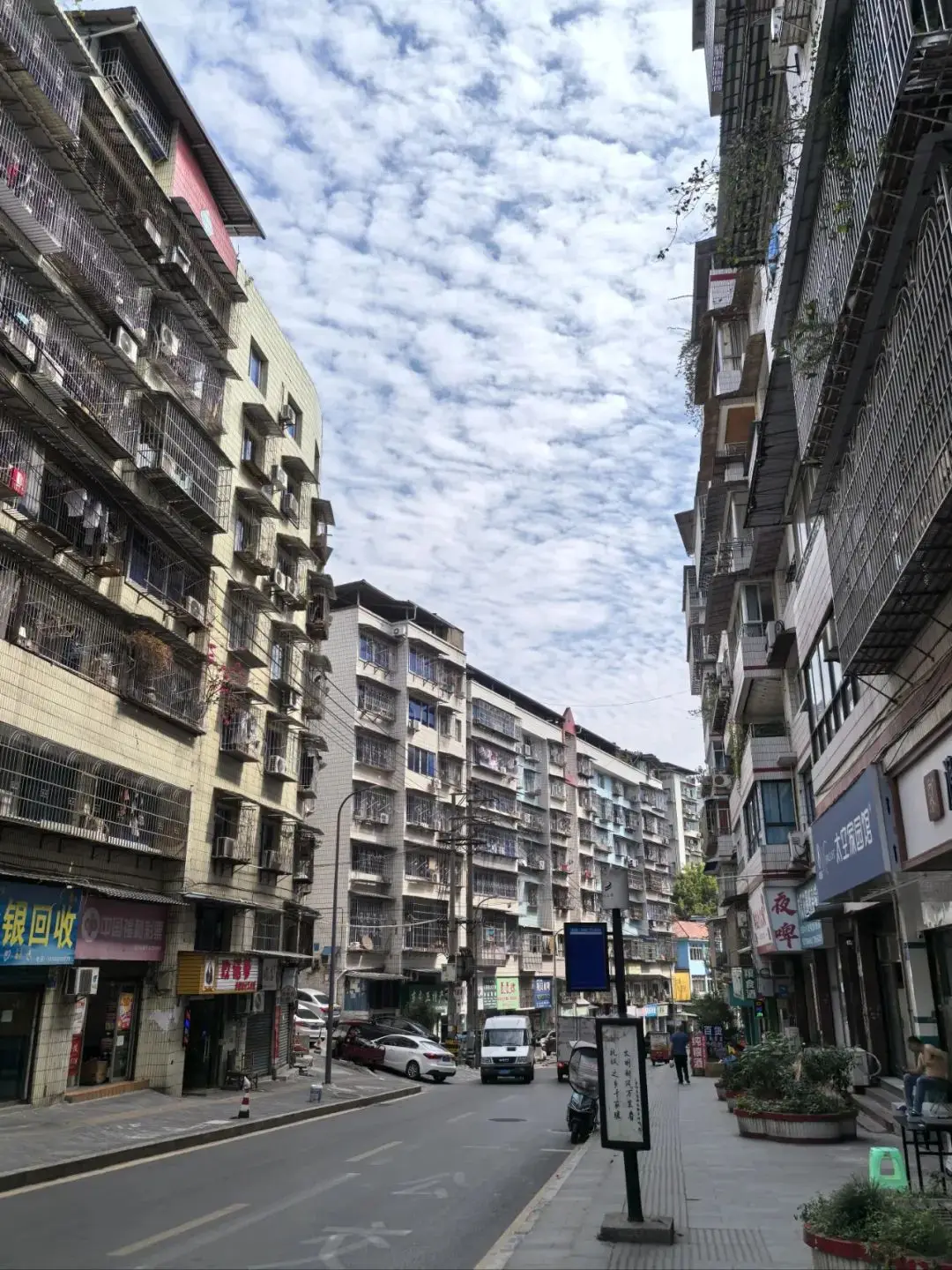 九月的云阳，宛如一幅宁静的画卷。