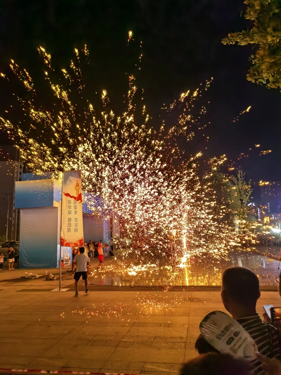 打铁花！中国（云阳）面食文化节暨第四届重庆小面文化节美食展云阳会场