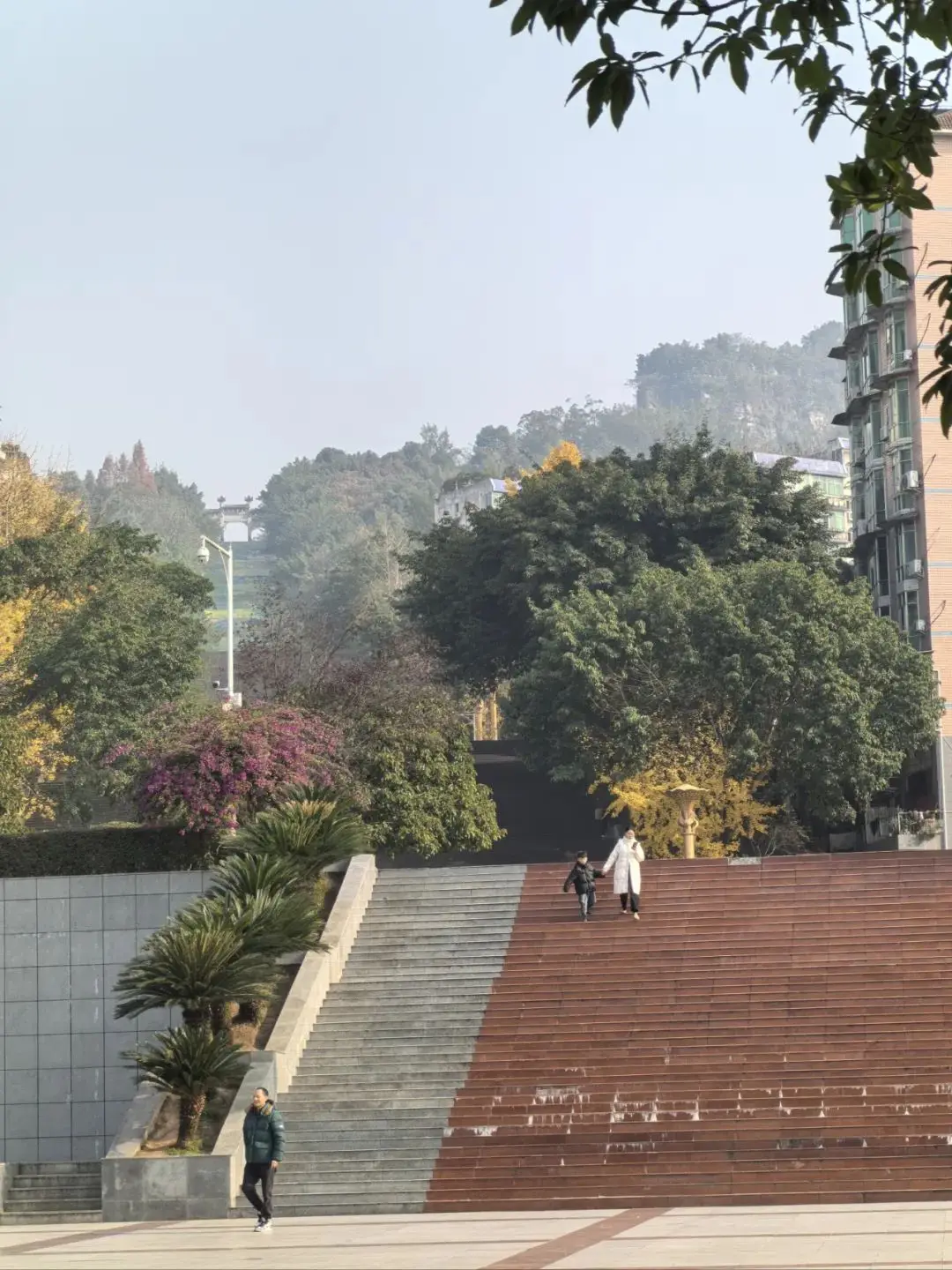 云阳群益广场上午11:00随拍！太阳出来喜洋洋